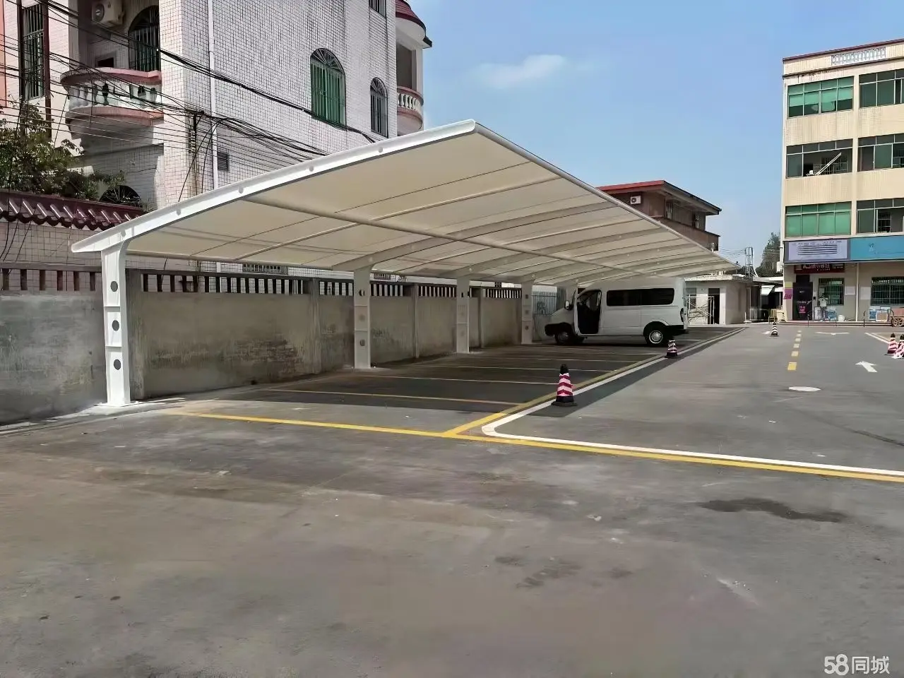 贵州清镇膜结构工程科普：山地多雨强紫外环境，停车棚选材别只看低价